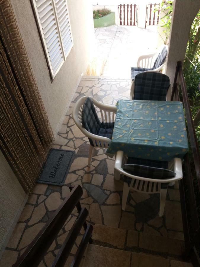 Apartman Nona ปอฟเลียนา ภายนอก รูปภาพ