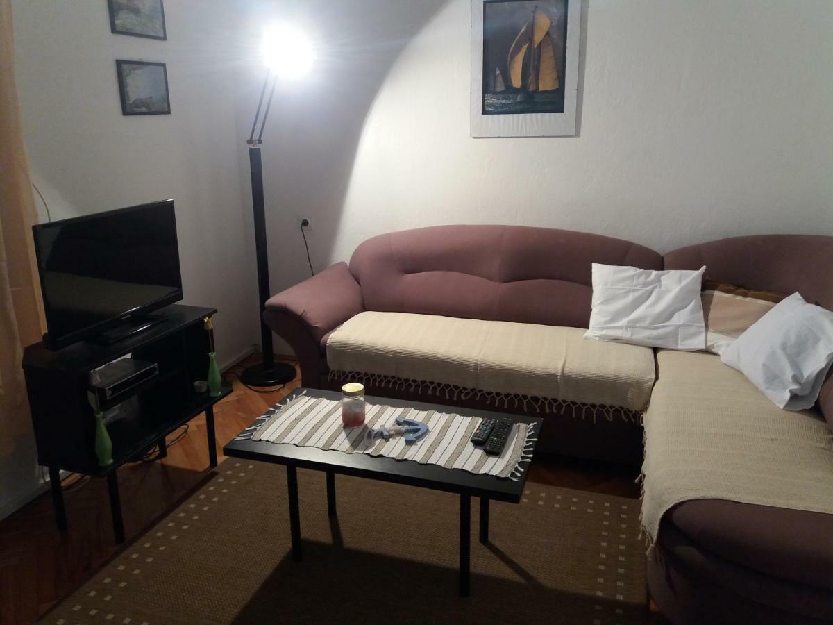 Apartman Nona ปอฟเลียนา ภายนอก รูปภาพ
