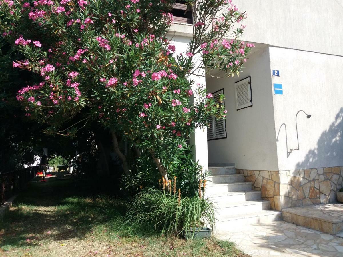 Apartman Nona ปอฟเลียนา ภายนอก รูปภาพ
